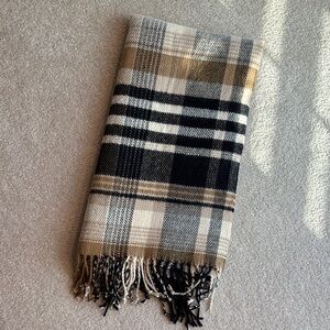 Abercrombie & Fitch Fringe Blanket Scarf in Brown Plaid